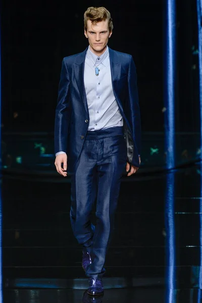 Look 3